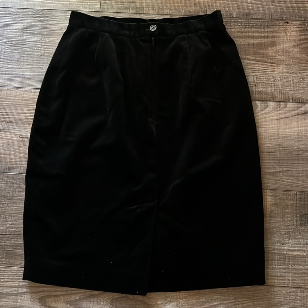 Chelsea Cambell Velvet Pencil Skirt Size 6P Black Midi Women's Dark Academia - Picture 3 of 6